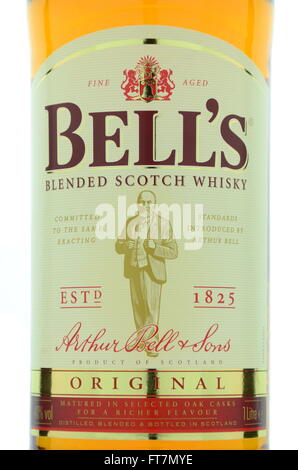 Bells whisky isolati su sfondo bianco. Foto Stock