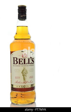 Bells whisky isolati su sfondo bianco. Foto Stock