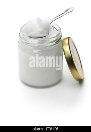 Olio di noce di cocco in vaso isolato su sfondo bianco Foto Stock