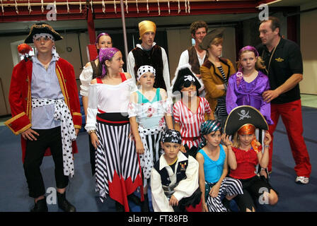 Wookey Hole Circus, Gerry Cottle's Hocus Pocus la scuola del circo per ragazzi al Wookey Hole,Somerset,UK.un giovane circo di competenze" Foto Stock