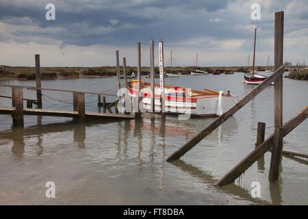 Morston quay e di insenature e di ormeggio barche. Foto Stock