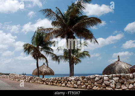 Lungomare della città tranquilla Klarendijk, Bonaire Foto Stock