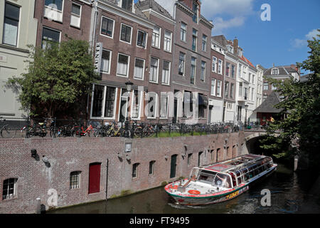 Crociera turistica barca su un canale in Utrecht, Paesi Bassi. Foto Stock