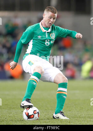 Aviva Stadium, Dublino, Irlanda. 25 Mar, 2016. Calcio internazionale Irlanda amichevole contro la Svizzera. James McCarthy sulla sfera per l'Irlanda. Credito: Azione Sport Plus/Alamy Live News Foto Stock