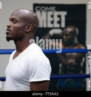 Indio, California, Stati Uniti d'America. 25 Mar, 2016. TIMOTHY BRADLEY visualizza durante una sessione di formazione per il suo prossimo lotta con Manny Pacquiao. I due si fronteggiano per la terza volta Dal 9 Aprile al MGM Grand Garden Arena di Las Vegas. © Gene Blevins/ZUMA filo/Alamy Live News Foto Stock