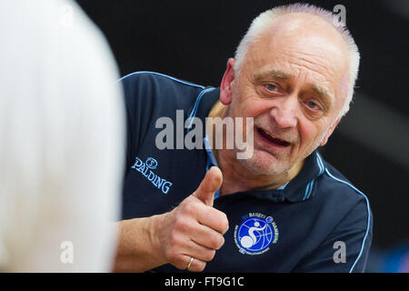 Amburgo, Germania. Xii Mar, 2016. Coach Holger Glinicki di Amburgo in Eurolega di basket in carrozzella il qualificatore match tra BG Cestello Amburgo e Beit Halochem Tel Aviv in Inselparkhalle ad Amburgo, Germania, 12 marzo 2016. Foto: Lukas Schulze/dpa/Alamy Live News Foto Stock