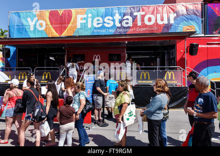 Miami Florida,Coral Gables,Carnevale Miracle Mile,Street festival,celebrazione annuale,McDonald's ispanico,ristorante ristoranti ristorazione ca Foto Stock