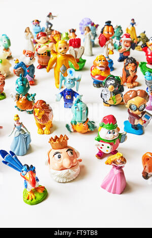 Kinder sorpresa e altri giocattoli di piccole dimensioni Foto Stock