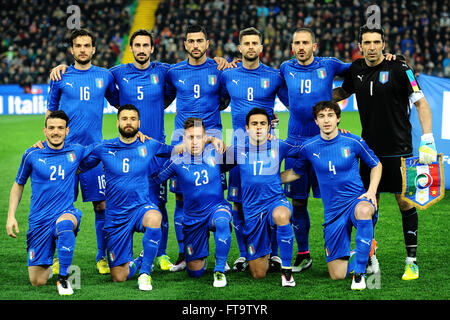Team Italia line up Marco Parolo, Davide Astori, Graziano Pelle', Thiago Motta, Leonardo Bonucci, Gianluigi Buffon Fondo Ales Foto Stock