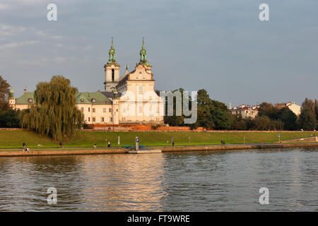 Chiesa paolina sulla roccia di fiume Vistola a Cracovia, Polonia Foto Stock