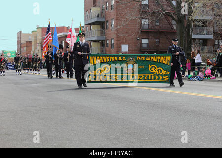 Dimostranti nella festa di San Patrizio parade Yonkers New York Foto Stock