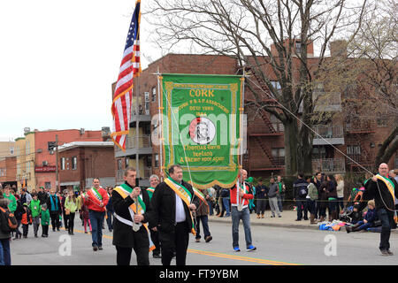 Dimostranti nella festa di San Patrizio parade Yonkers New York Foto Stock