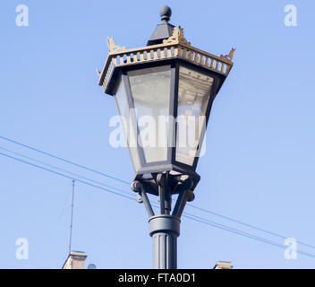 Il vecchio lampione nel centro della vecchia Foto Stock