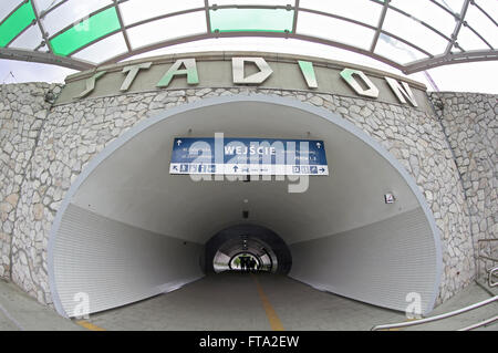 Warszawa Stadion stazione ferroviaria nella città di Varsavia, Polonia, situato nel quartiere di Praga Poludnie vicino al National Stadium. La stazione è stata ristrutturata poco prima dell'Euro 2012 campionati di calcio Foto Stock