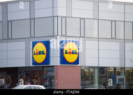 15 gennaio 2016 - Wroclaw: il logo del marchio 'Lidl'. Gennaio 15, 2016 a Wroclaw. La Polonia. Foto Stock