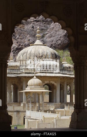 Ki Gaitore Chhatriyan, Jaipur, Rajasthan, India. Il cenotafio di Maharaja di Jaipur Foto Stock