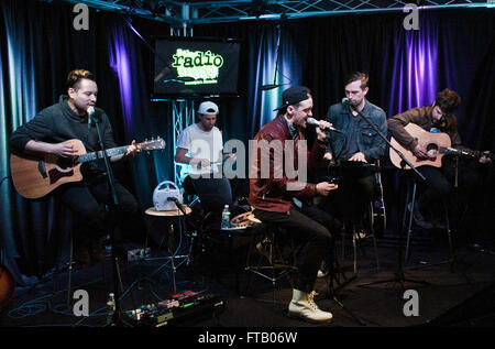 Bala Cynwyd, Pennsylvania, USA. 25 marzo, 2016. American indie rock band di percorso carta visita Radio 1045. Foto Stock