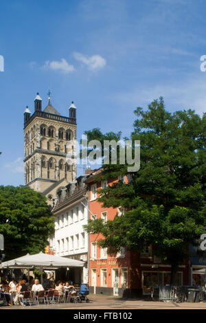 BRD, Deutschland, NRW, Neuss, Blick über den Markt auf das Quirinusmünster Foto Stock