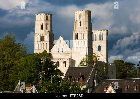 Abbazia di Jumièges rovine, Jumièges, Seine-Maritime, Normandia, Francia Foto Stock