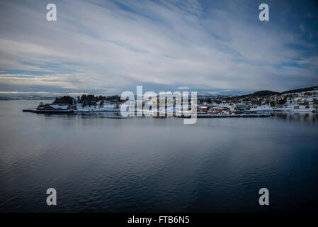 Arctic il paesaggio costiero da Finnsnes a Tromso, Norvegia. Foto Stock