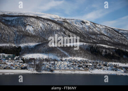 Arctic il paesaggio costiero da Finnsnes a Tromso, Norvegia. Foto Stock