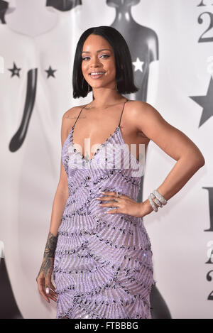 2016 BRIT Awards tenutosi presso l'O2 - arrivi. Dotato di: Rihanna dove: Londra, Regno Unito quando: 24 Feb 2016 Foto Stock