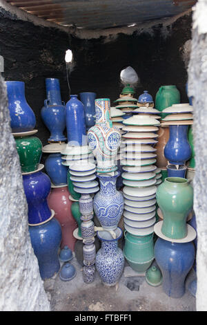 Vasi di cotto in forno in ceramica in Thrapsano sul Greco isola  mediterranea di creta GR EU Foto stock - Alamy
