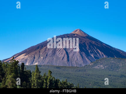 Vulcano Pico del Teide come visto da di La Orotava Tenerife, Isole Canarie, Spagna Foto Stock