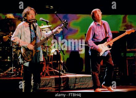 La crema ,ROYAL ALBERT HALL di Londra, 5/2/2005 JACK BRUCE, ERIC CLAPTON foto Michael Brito Foto Stock