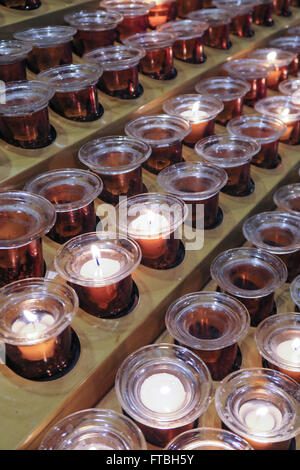 Confezione di candele votive, st. Patrick's Cathedral, Fifth Avenue, NYC, USA Foto Stock