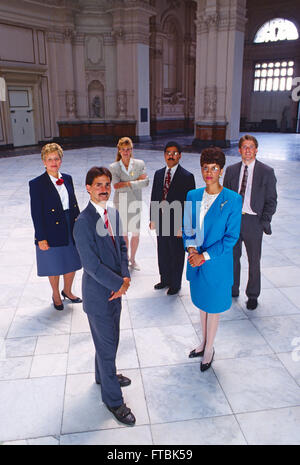 Ritratto di gruppo se maschile e femminile i dipendenti di banca Foto Stock