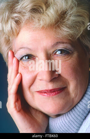 Close-up ritratto di attraente donna di mezza età Foto Stock