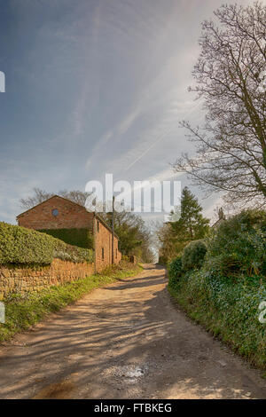 San Bartolomeo la chiesa si trova nel villaggio di Thurstaston, Wirral, Merseyside England. È attiva una parrocchia anglicana chiesa Foto Stock