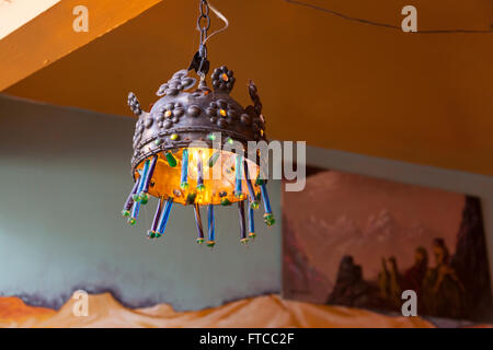 Seattle, Washington, Stati Uniti d'America. 26 marzo, 2016. Mama cucina messicana, amato istituzione locale per quattro decenni, chiuderà le sue porte il 31 marzo 2016. Aperto nel 1974, Seattle più antico ristorante messicano è noto per il suo stile kitsch Elvis ispirato decor e piastre di grandi dimensioni. La proprietà è stata venduta a una ditta di sviluppo, sarà demolito e sostituito da un edificio a otto piani di uso misto edificio. Credito: Paolo Gordon/Alamy Live News Foto Stock