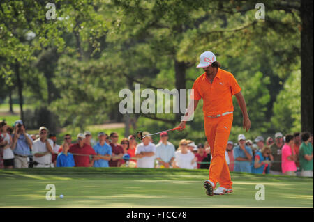 Charlotte, North Carolina, Stati Uniti d'America. Il 6 maggio, 2012. Rickie Fowler reagisce al suo mancante parr mettere il sedicesimo foro durante il round finale del Wells Fargo Championship presso la Cava di quaglia Club il 6 maggio 2012 a Charlotte, N.C. Fowler ha vinto in una a tre vie con playoff Rory McIllroy e D.A. Punti.ZUMA PREMERE/ Scott A. Miller. © Scott A. Miller/ZUMA filo/Alamy Live News Foto Stock