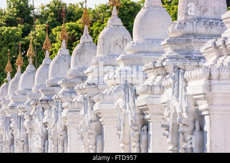 Pagoda Sandamuni stupa del tempio di Mandalay, Myanmar. Foto Stock