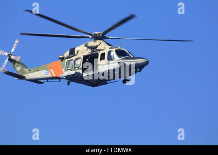 160229-N-ZZ999-018 mare mediterraneo (feb. 29, 2016) cipriota Coast Guard AW-139 elicottero vola vicino la USS Mount Whiney (LCC 20) durante una Cipro-Stati Uniti accordi bilaterali di ricerca e salvataggio di esercizio, Feb 29, 2016. Il Monte Whitney, U.S. 6 comando della flotta e la nave comando, distribuito a Gaeta, Italia, sta conducendo operazioni navali negli Stati Uniti Sesta flotta area di operazioni a sostegno degli Stati Uniti Gli interessi di sicurezza nazionali in Europa. (U.S. Navy Foto di Cryptologic tecnico tecnico 2a classe Justin Belza/ rilasciato) Foto Stock