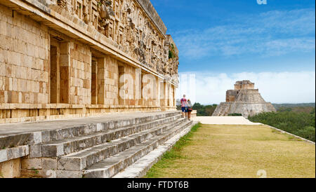 Le antiche rovine Maya, Convento un quadrangolo Uxmal sito archeologico, Yucatan, Messico Foto Stock