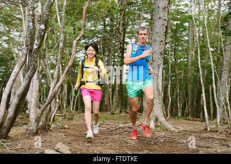 Traccia corridori a Mount Daibosatsu, Prefettura di Yamanashi, Giappone Foto Stock