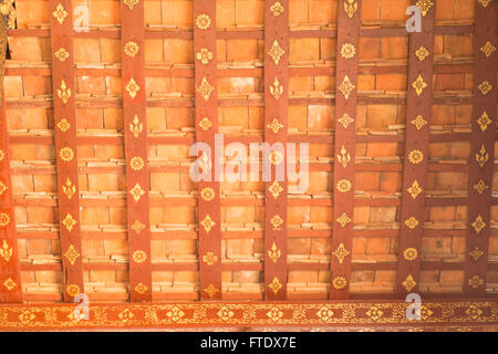 Questa immagine mostra il dettaglio del tetto in Wat Xieng Thong (Luang Prabang, Laos) Foto Stock