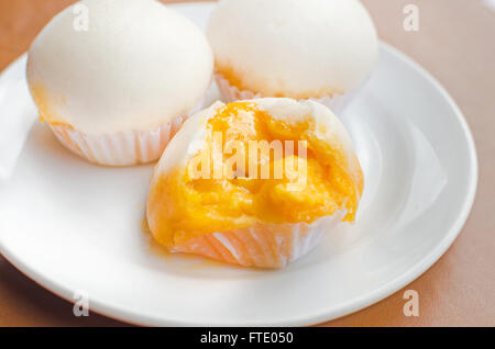 Close up Dim Sum nel piatto bianco cotto a vapore Bow . Foto Stock