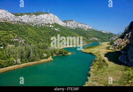 Fiume Cetina vicino a Omis città in Croazia Foto Stock