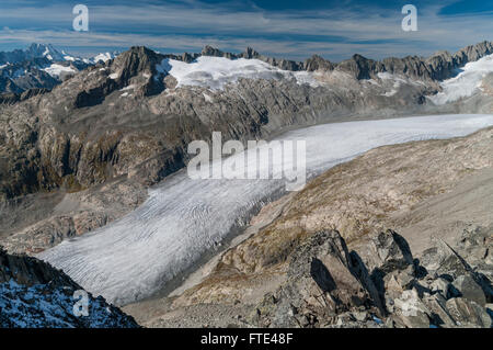 Rhonegletscher, un grande ghiacciaio delle Alpi, circondata da montagne. Visto da Klein Furkahorn (3026 m). Vallese, Svizzera. Foto Stock