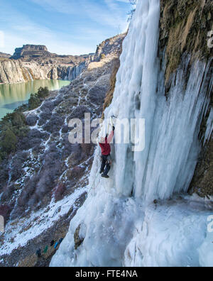 Ice Climber su un percorso chiamato cascate inferiori destra vicino Shoshone Falls in Idaho Foto Stock