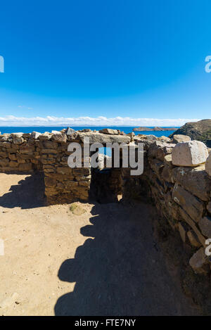 I dettagli delle porte consecutive antico labirinto Inca come insediamento, chiamato Chinkana, sull'isola del sole, il lago Titicaca, un Foto Stock