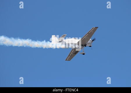 G-IITC, un privato Mudry CAP-232 velivolo acrobatico, visualizzando su Ayr durante l'Airshow scozzese nel 2014. Foto Stock