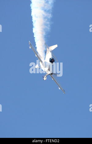 G-IITC, un privato Mudry CAP-232 velivolo acrobatico, visualizzando su Ayr durante l'Airshow scozzese nel 2014. Foto Stock