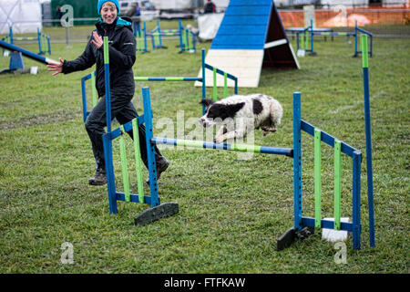 Thame, Oxon, Regno Unito. Il 27 marzo, 2016. Estate outdoor agricultural show tenutosi a Thame, Regno Unito. Credito: David Rowlands/Alamy Live News Foto Stock