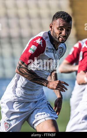 Modena, Italia. 26 Mar, 2016. João Pedro (Cagliari) Calcio/Calcetto : Italiano 'Serie B' match tra Modena FC 1-2 Cagliari allo Stadio Alberto Braglia di Modena . © Maurizio Borsari/AFLO/Alamy Live News Foto Stock