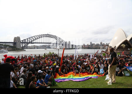 Sydney, Australia. Il 28 marzo 2016. I cristiani hanno preso parte all'annuale Sydney Easter Parade, che questo anno è cominciato in Hyde Park e ha avuto un percorso lungo Macquarie Street al Royal Botanic Gardens Vicino alla Opera House di Sydney. Credito: Richard Milnes/Alamy Live News Foto Stock